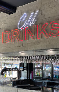 Pixelarte diseñador gráfico - Branding restaurante Jenkin´s - rotulación interior