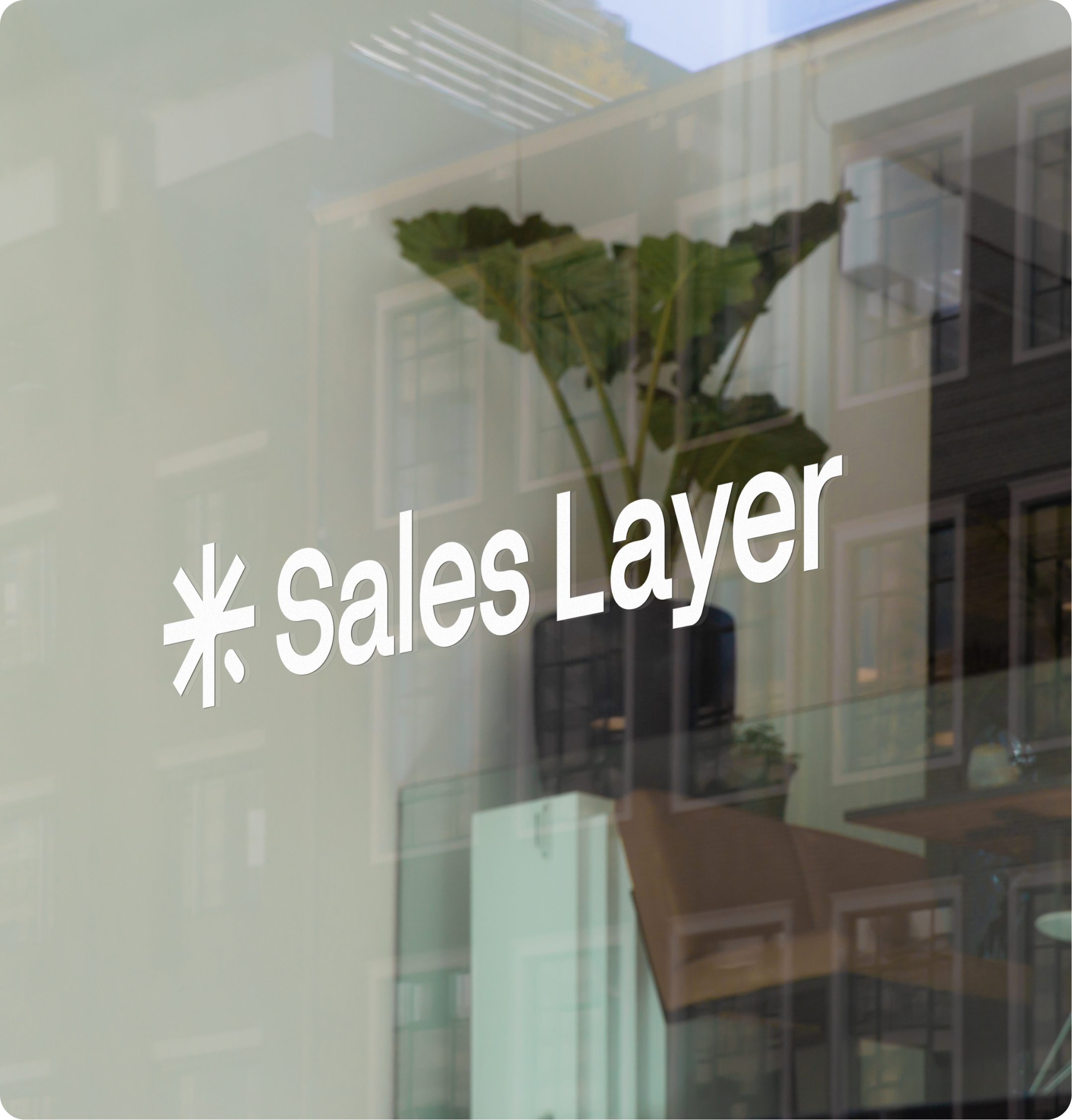 Pixelarte estudio de diseño - Identidad corporativa para Sales Layer - logotipo y rotulación interior