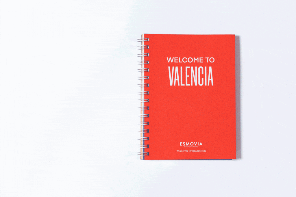 Pixelarte - Estudio de diseño gráfico - Diseño editorial Handbook para Esmovia